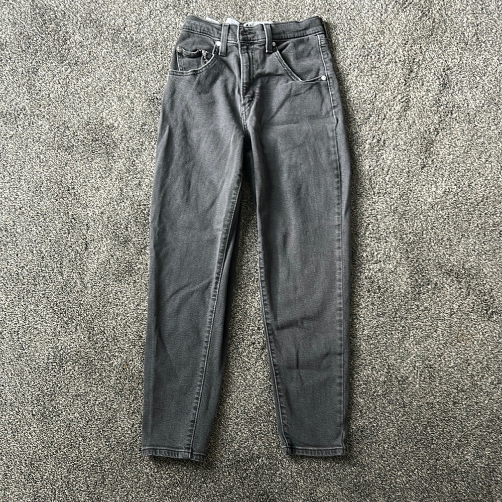 Levi’s high waisted mom jeans
